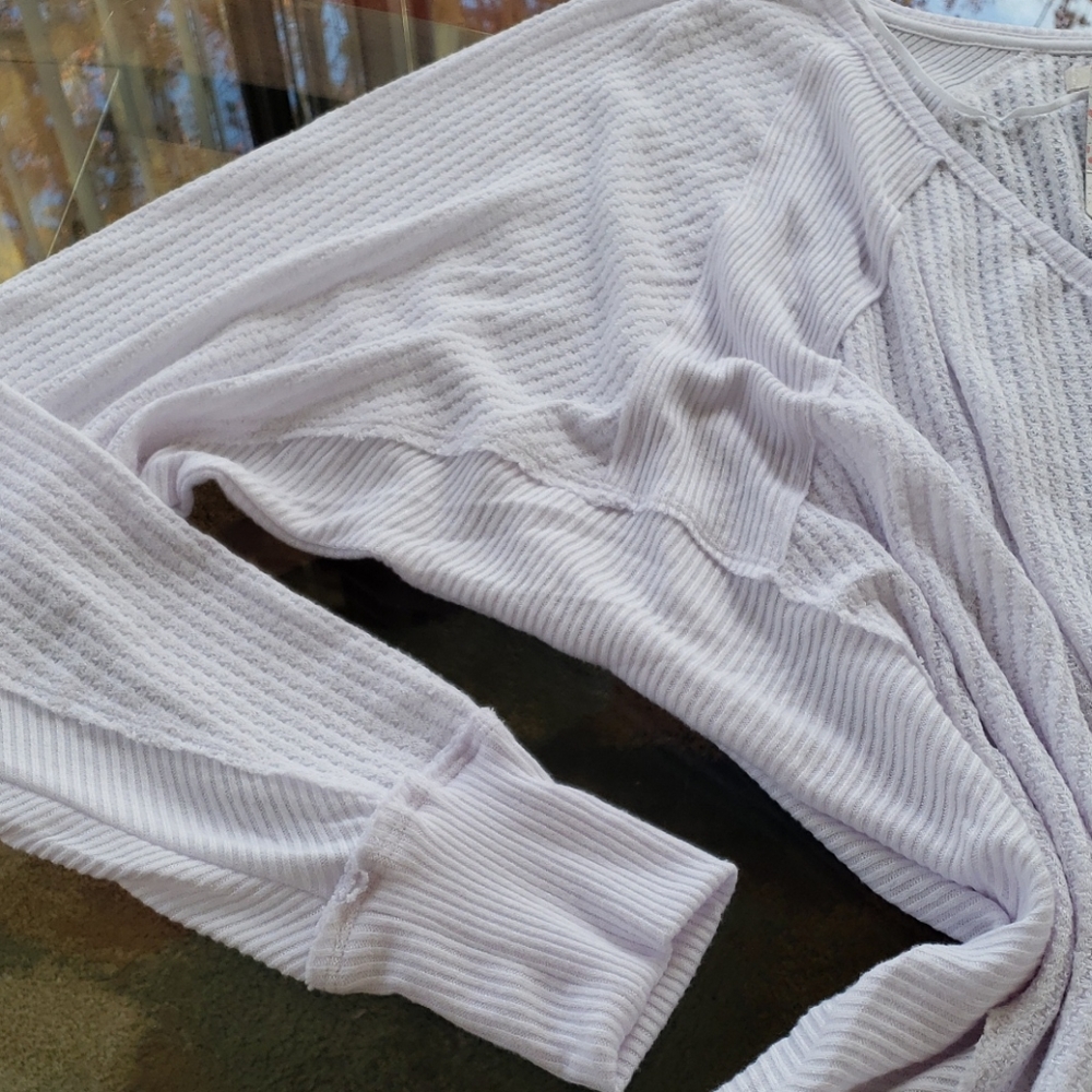 ❌🚫SOLD❌FREE PEOPLE WHITE SWEATER V-NECK SIZE M - Picture 5 of 13